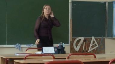 Мать школьника убеждена, что педагог берет с учеников деньги за хорошие оценки 24.07.2014