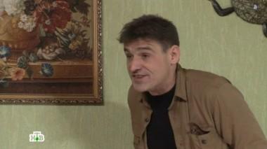 Мужчина живет в одной квартире с бывшей женой и устраивает ей сладкую жизнь 16.02.2014