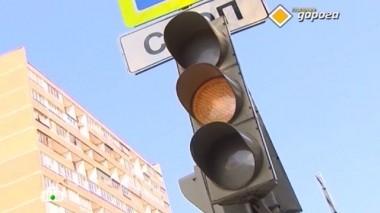 Резкий старт на желтый свет, как заставляют платить попавшего под машину пешехода и экономия на КАСКО 10.09.2016